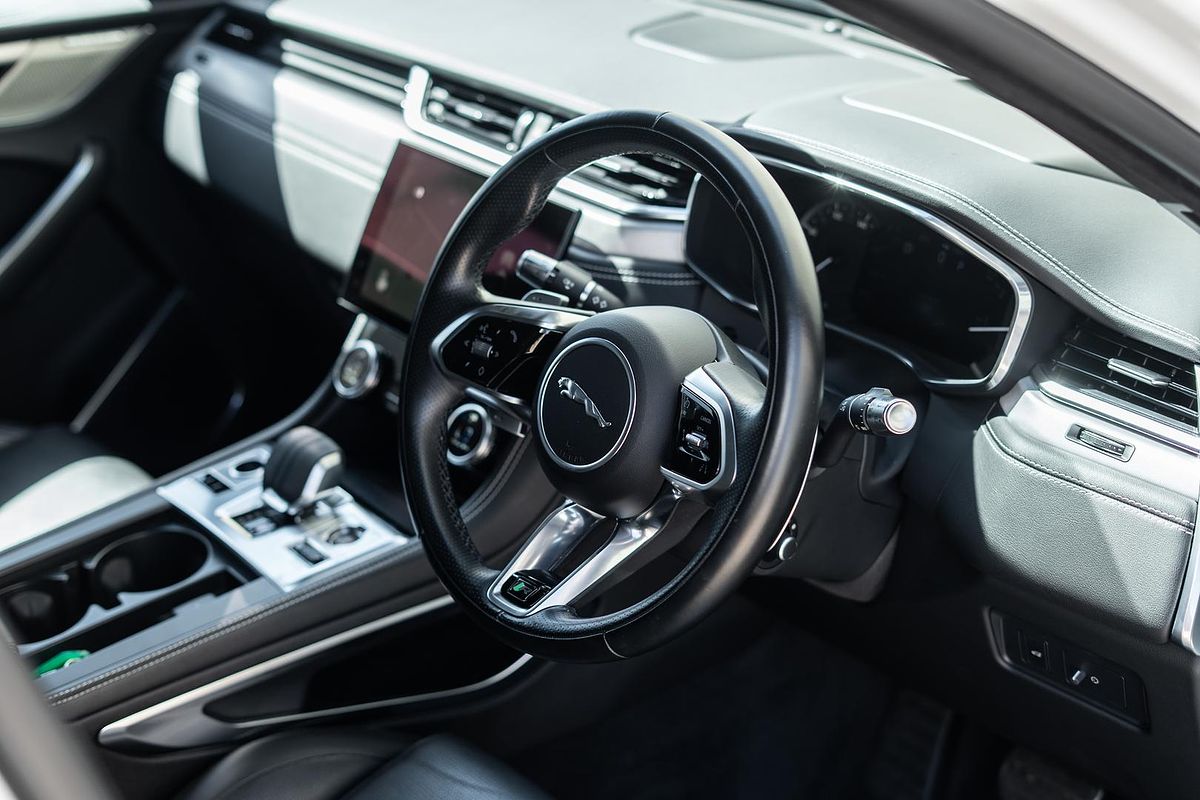 2022 Jaguar F-PACE P250 R-Dynamic SE X761