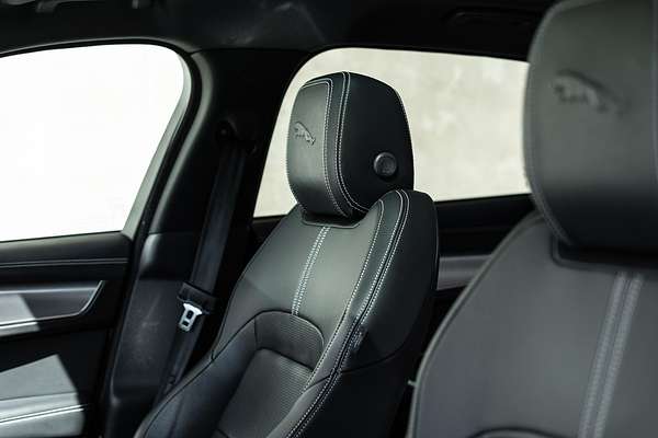 2022 Jaguar F-PACE P250 R-Dynamic SE X761