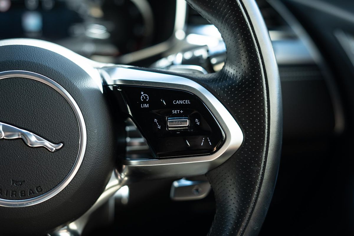 2022 Jaguar F-PACE P250 R-Dynamic SE X761