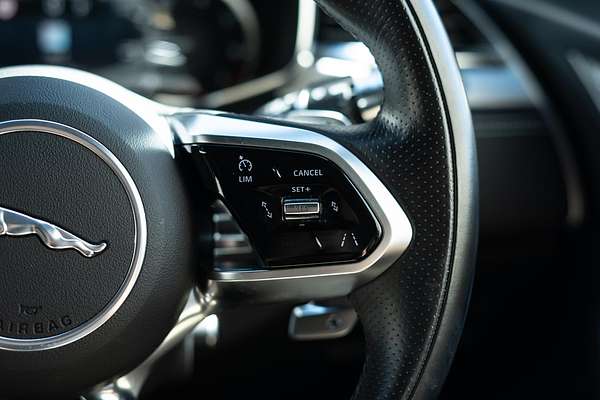 2022 Jaguar F-PACE P250 R-Dynamic SE X761