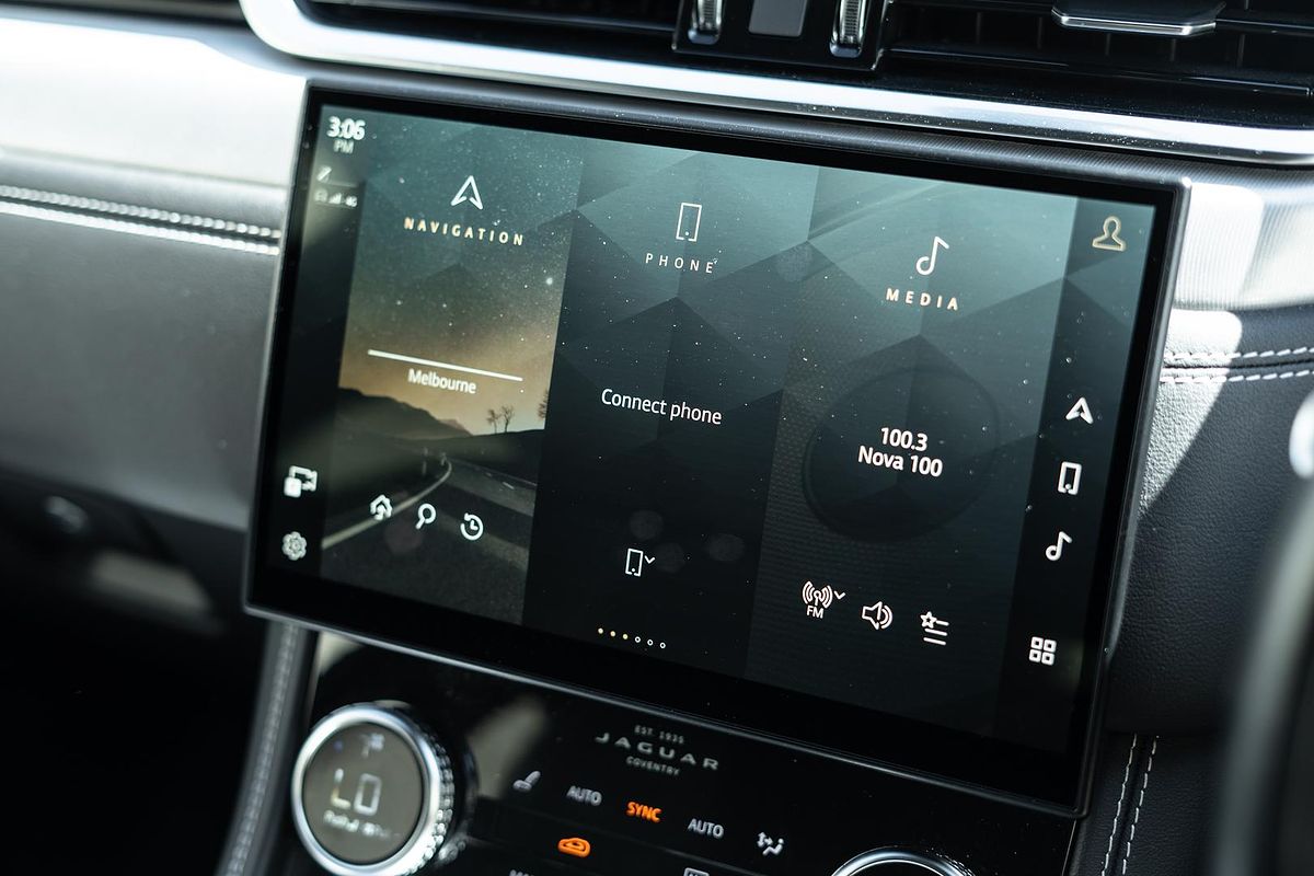 2022 Jaguar F-PACE P250 R-Dynamic SE X761