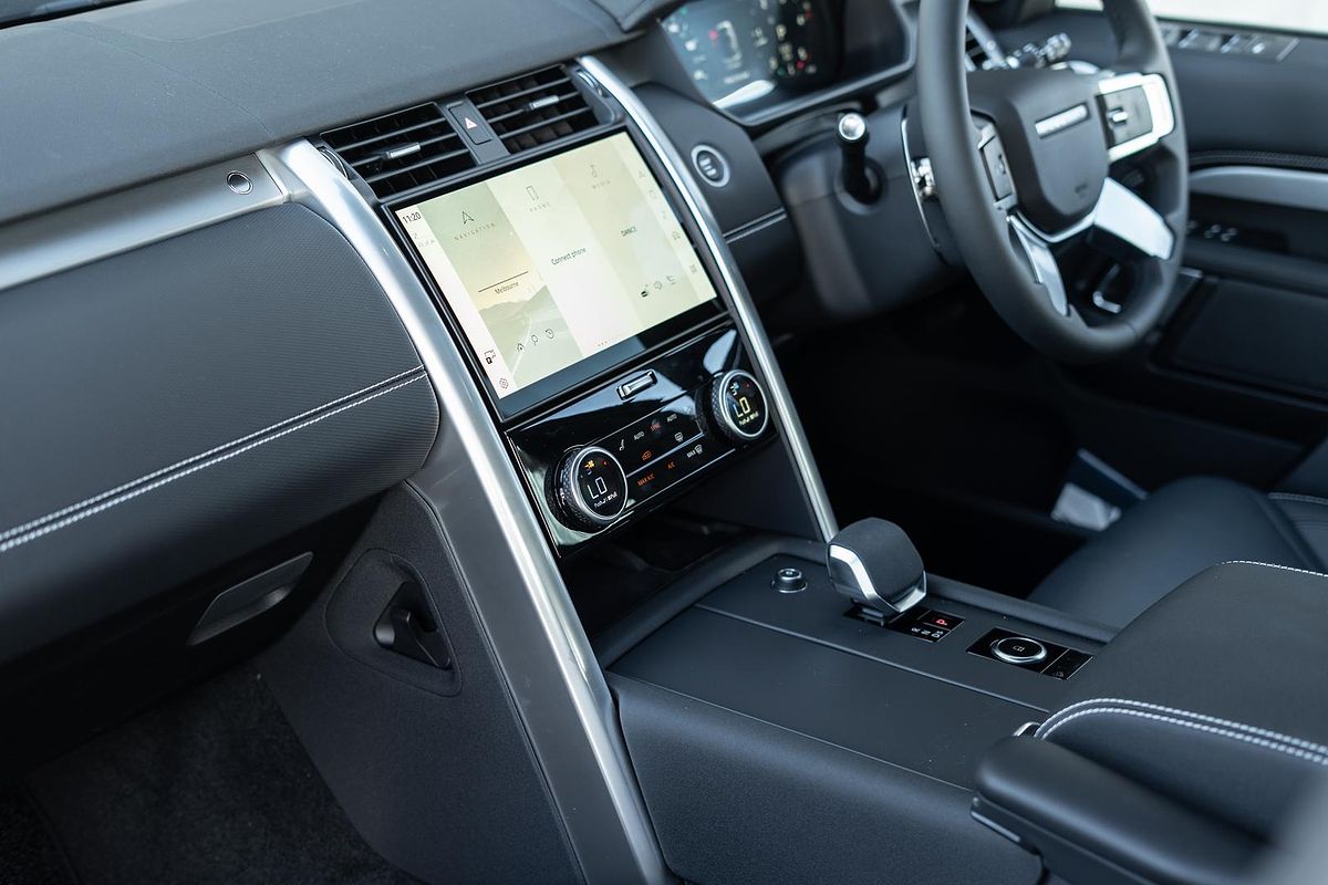 2024 Land Rover Discovery D300 Dynamic SE Series 5