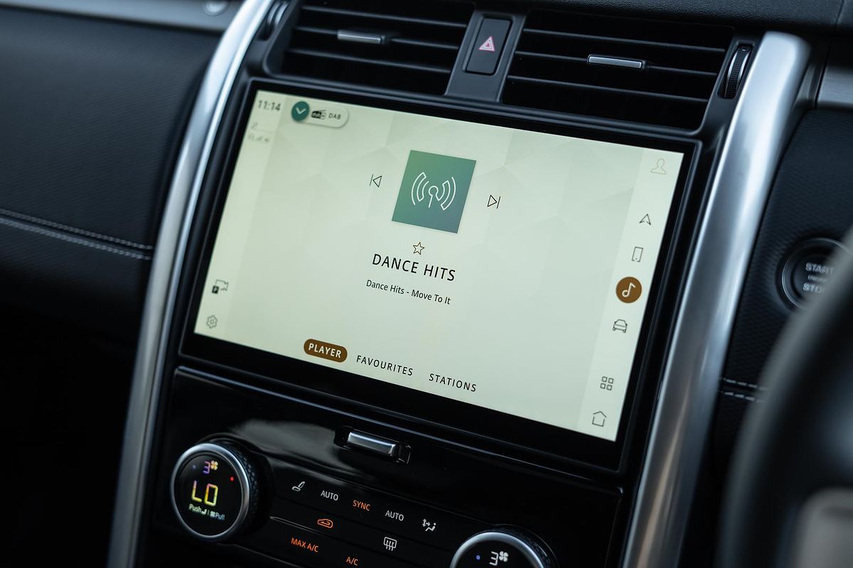 2024 Land Rover Discovery D300 Dynamic SE Series 5