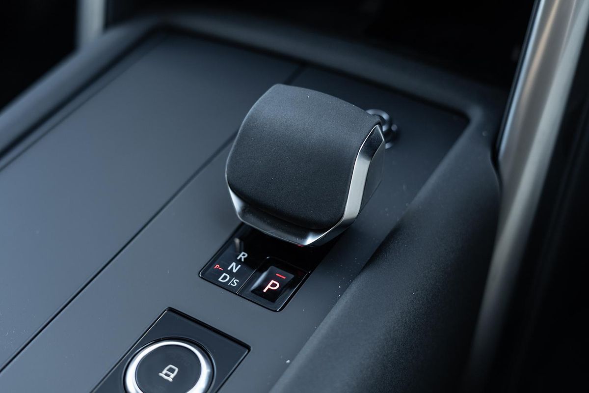 2024 Land Rover Discovery D300 Dynamic SE Series 5