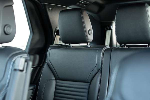 2024 Land Rover Discovery D300 Dynamic SE Series 5