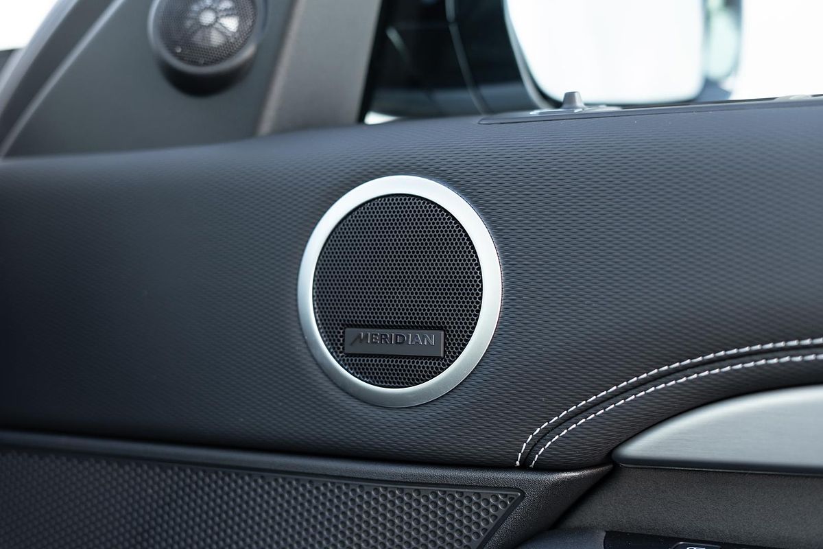 2024 Land Rover Discovery D300 Dynamic SE Series 5