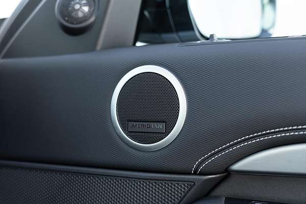 2024 Land Rover Discovery D300 Dynamic SE Series 5