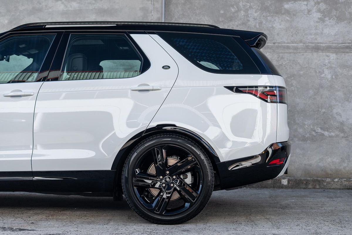 2024 Land Rover Discovery D300 Dynamic SE Series 5