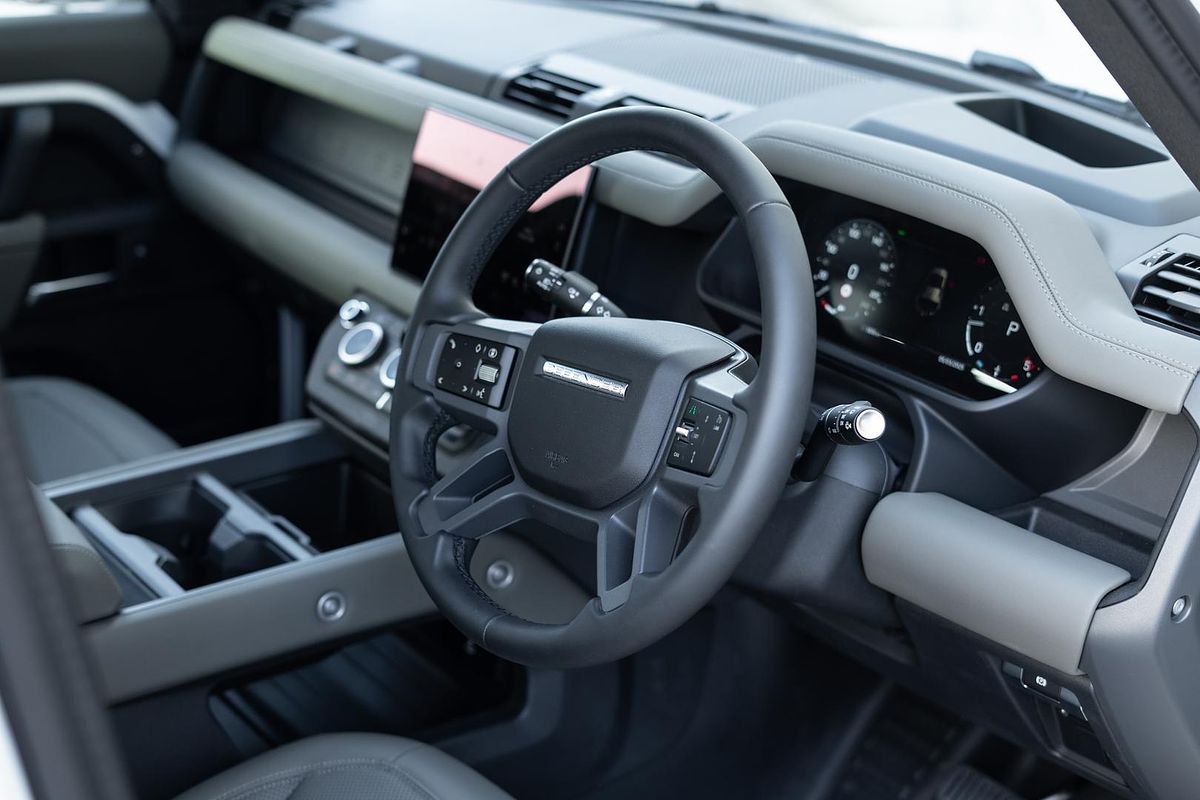 2024 Land Rover Defender 110 D350 X-Dynamic SE L663