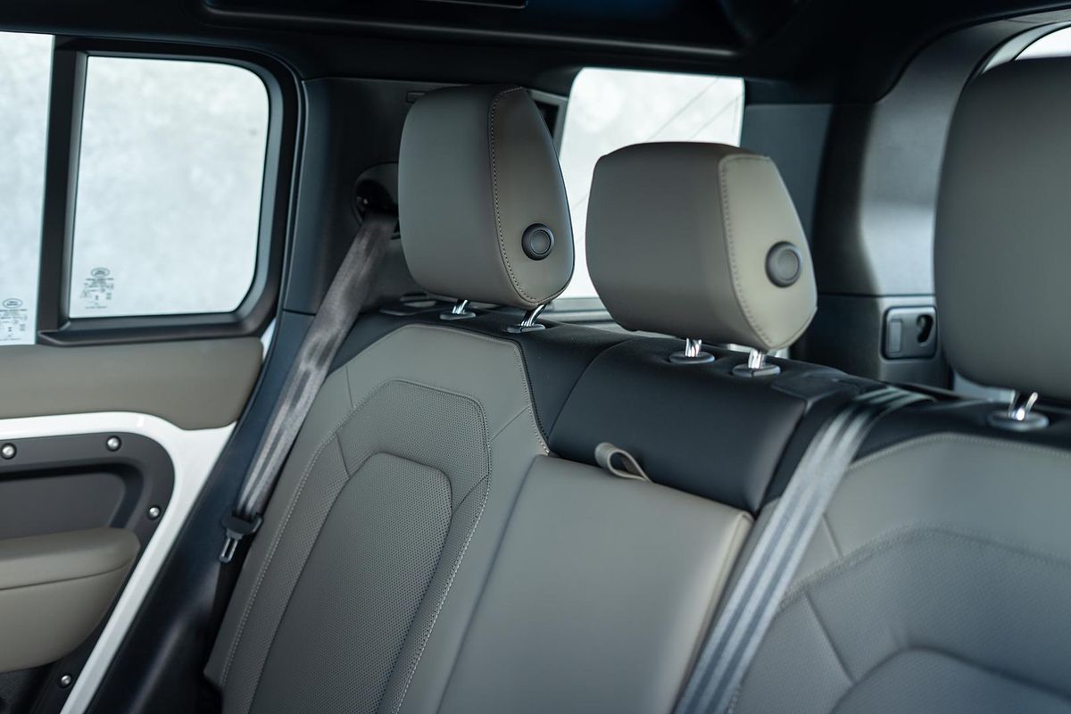 2024 Land Rover Defender 110 D350 X-Dynamic SE L663