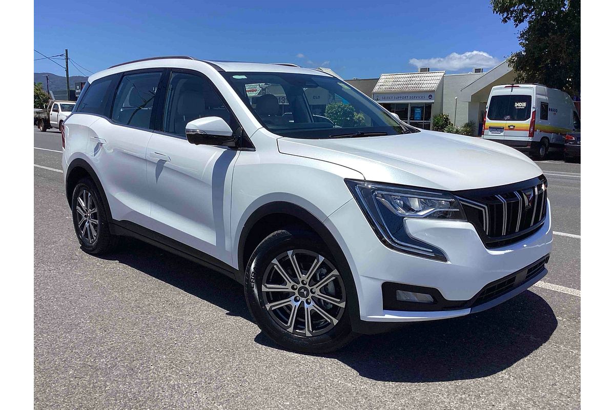 2024 Mahindra XUV700 AX7L