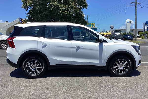 2024 Mahindra XUV700 AX7L