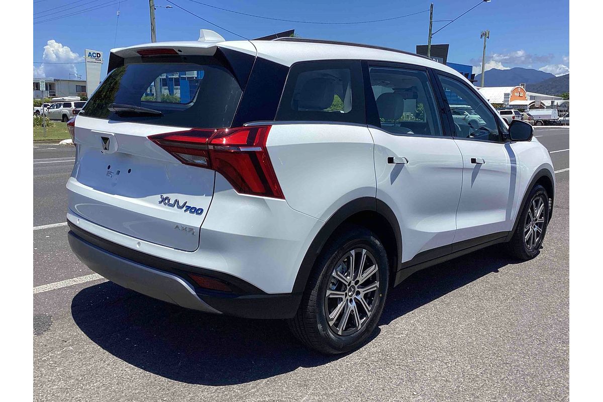2024 Mahindra XUV700 AX7L