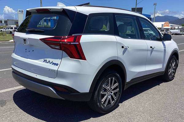 2024 Mahindra XUV700 AX7L