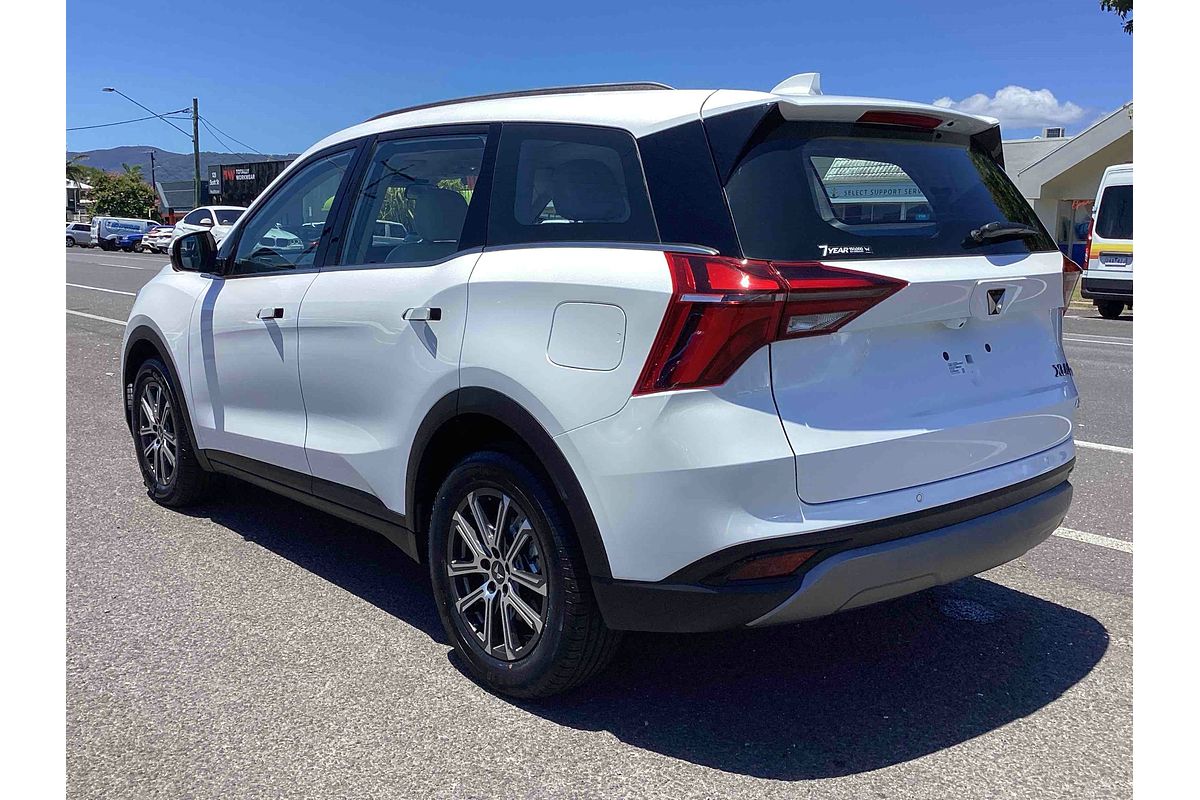 2024 Mahindra XUV700 AX7L