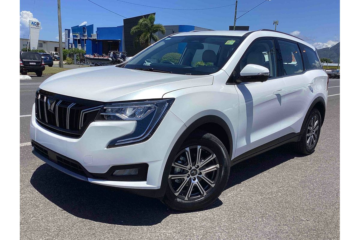 2024 Mahindra XUV700 AX7L