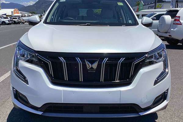 2024 Mahindra XUV700 AX7L