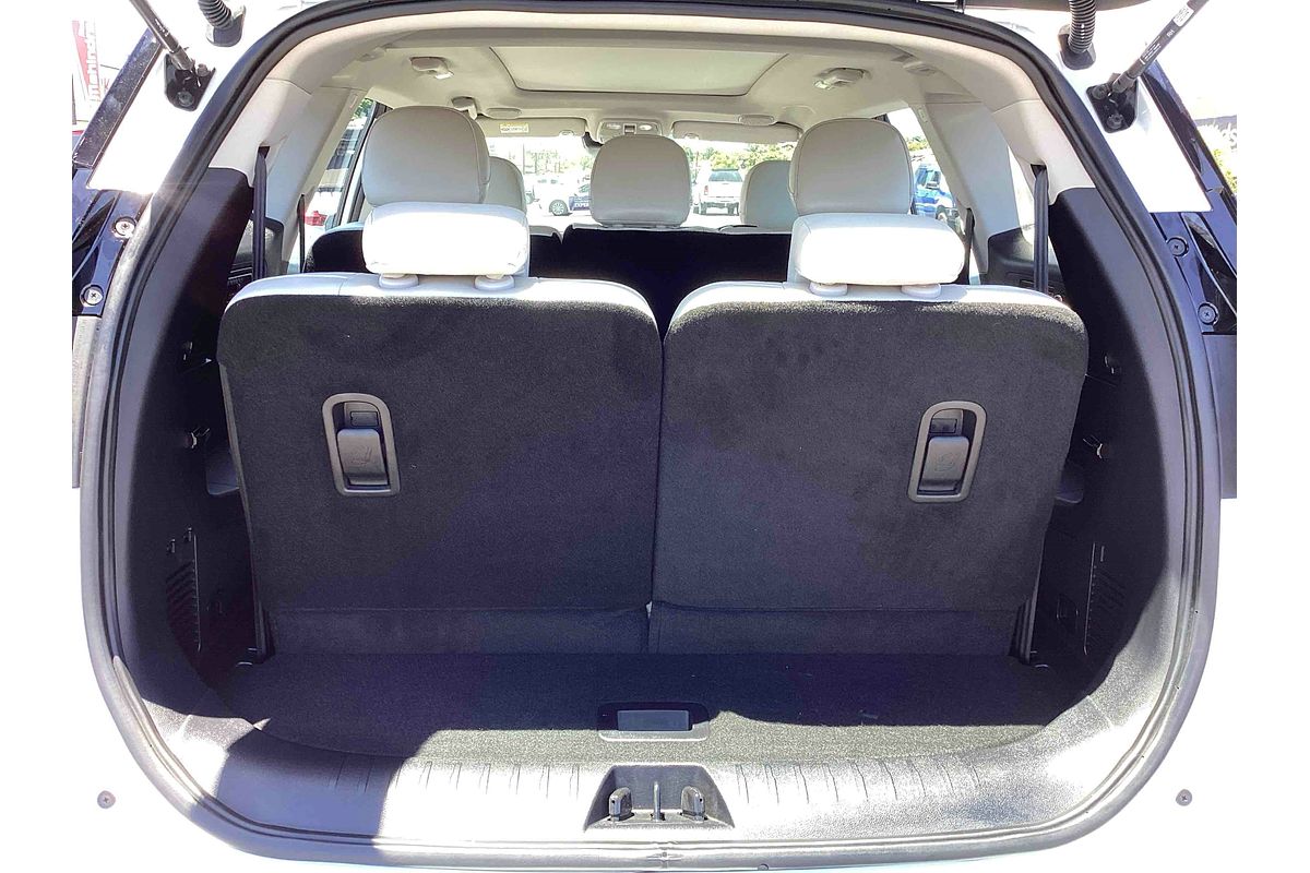 2024 Mahindra XUV700 AX7L