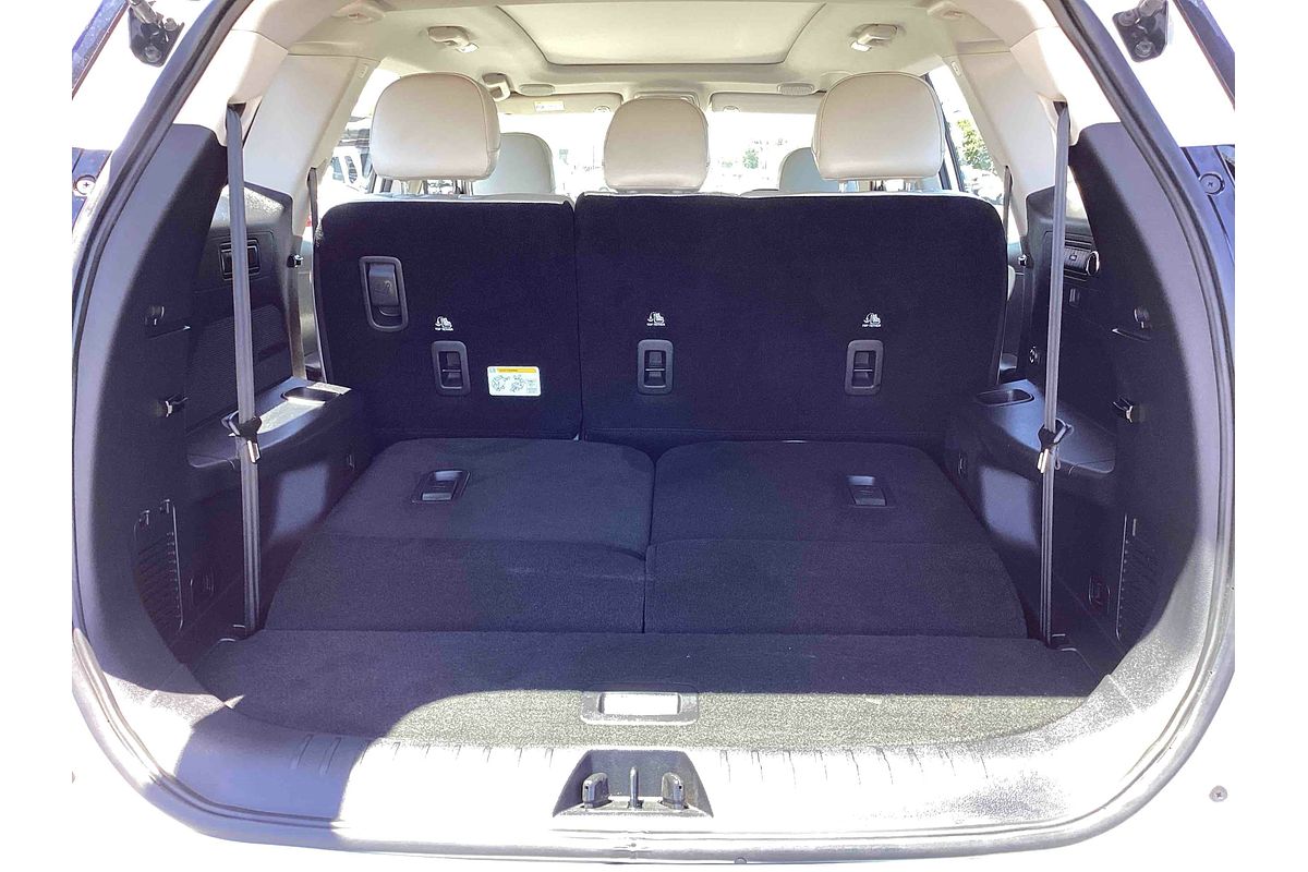 2024 Mahindra XUV700 AX7L