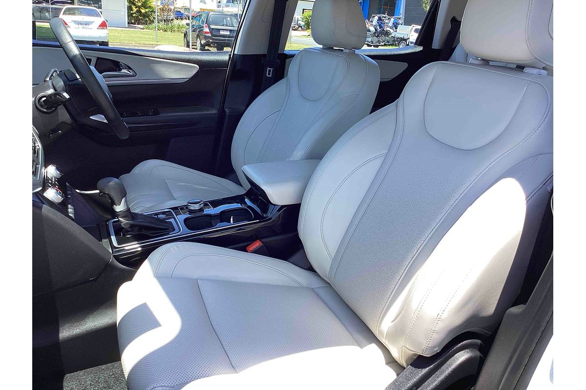 2024 Mahindra XUV700 AX7L