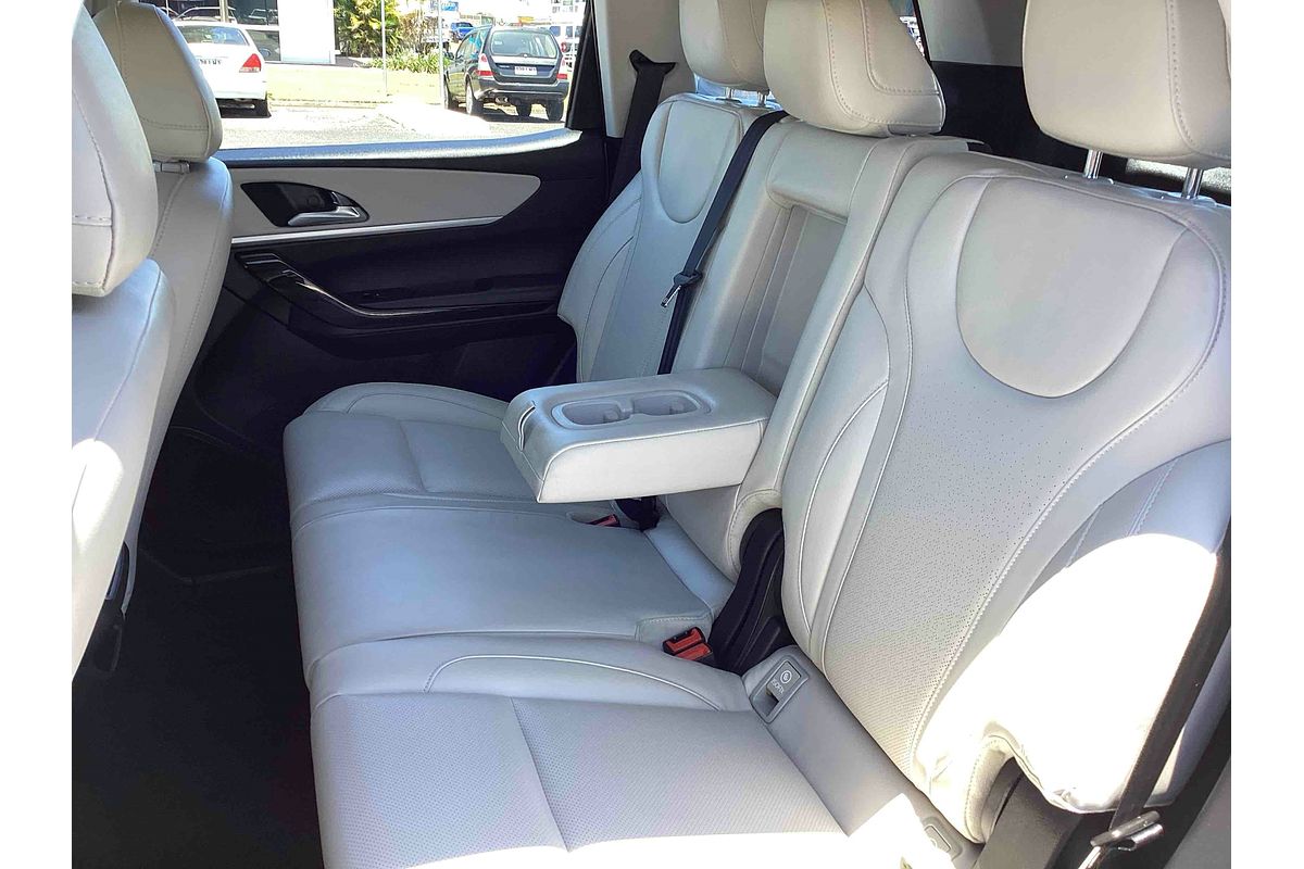 2024 Mahindra XUV700 AX7L