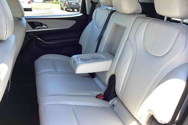 2024 Mahindra XUV700 AX7L