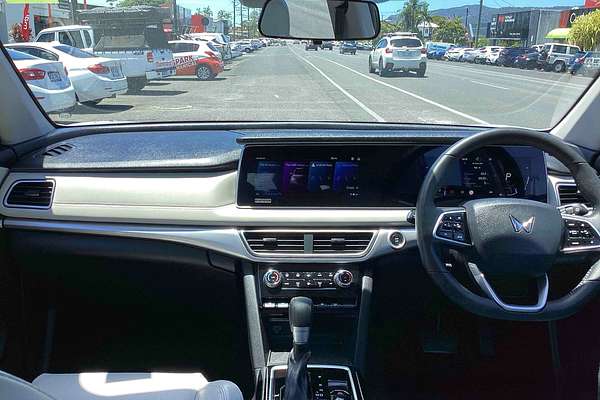 2024 Mahindra XUV700 AX7L