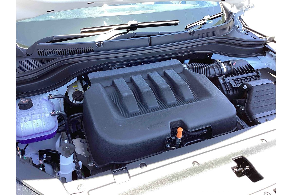 2024 Mahindra XUV700 AX7L