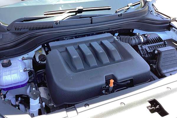 2024 Mahindra XUV700 AX7L