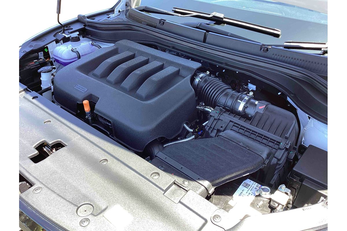 2024 Mahindra XUV700 AX7L