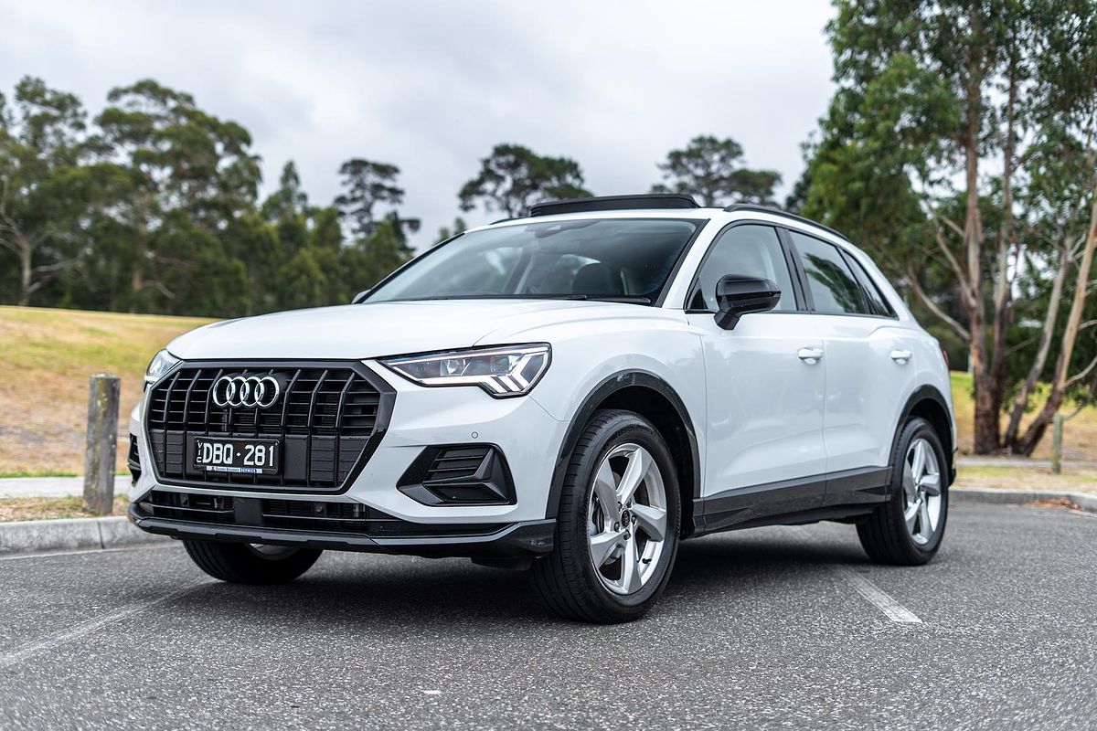 2024 Audi Q3 35 TFSI Dynamic Black F3