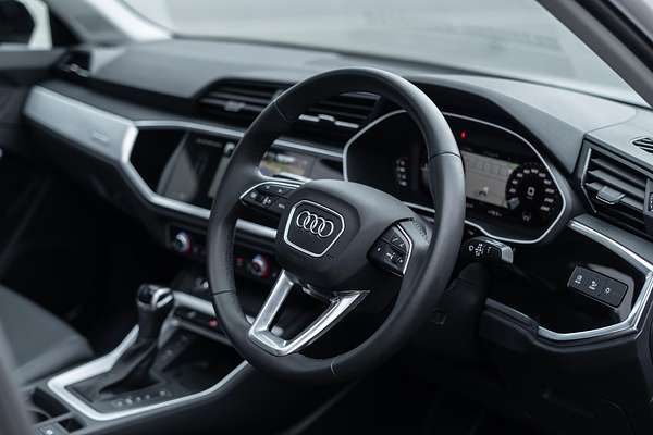 2024 Audi Q3 35 TFSI Dynamic Black F3