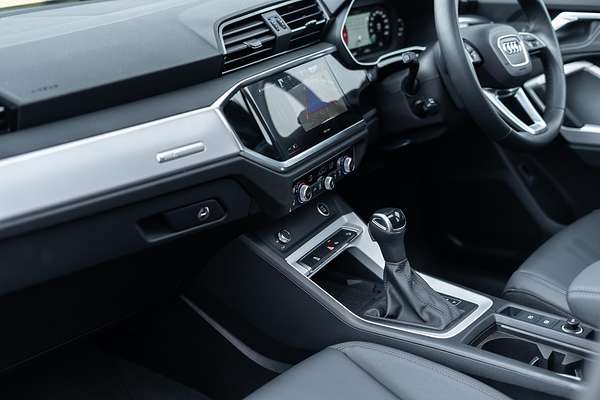 2024 Audi Q3 35 TFSI Dynamic Black F3