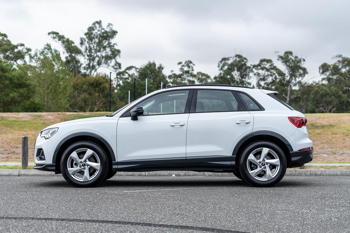 2024 Audi Q3 35 TFSI Dynamic Black F3