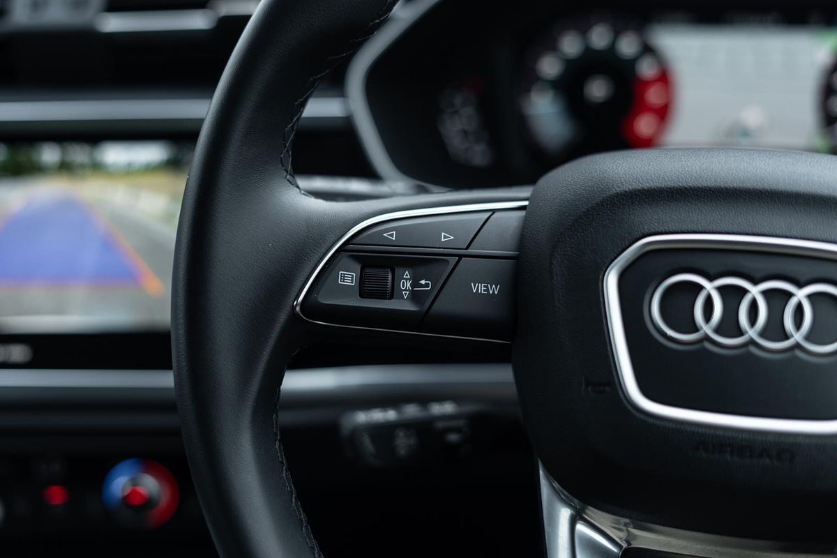 2024 Audi Q3 35 TFSI Dynamic Black F3