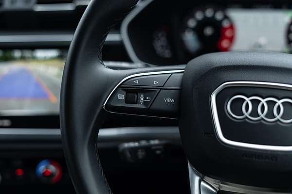 2024 Audi Q3 35 TFSI Dynamic Black F3