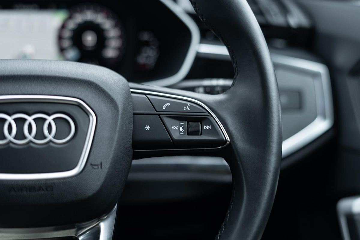 2024 Audi Q3 35 TFSI Dynamic Black F3