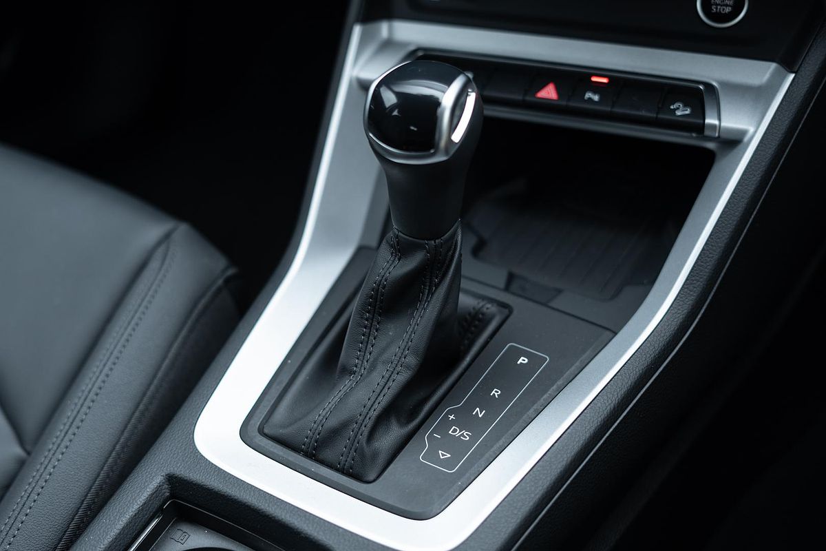 2024 Audi Q3 35 TFSI Dynamic Black F3