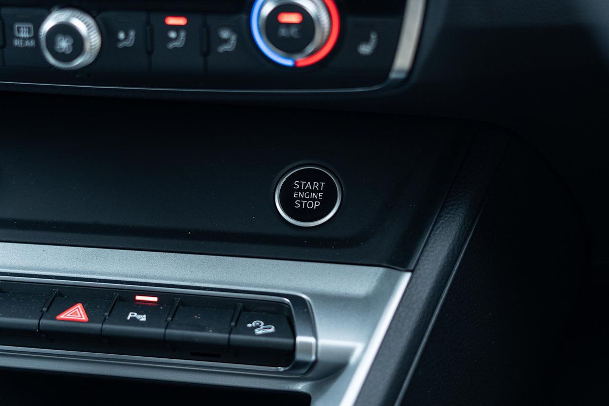2024 Audi Q3 35 TFSI Dynamic Black F3