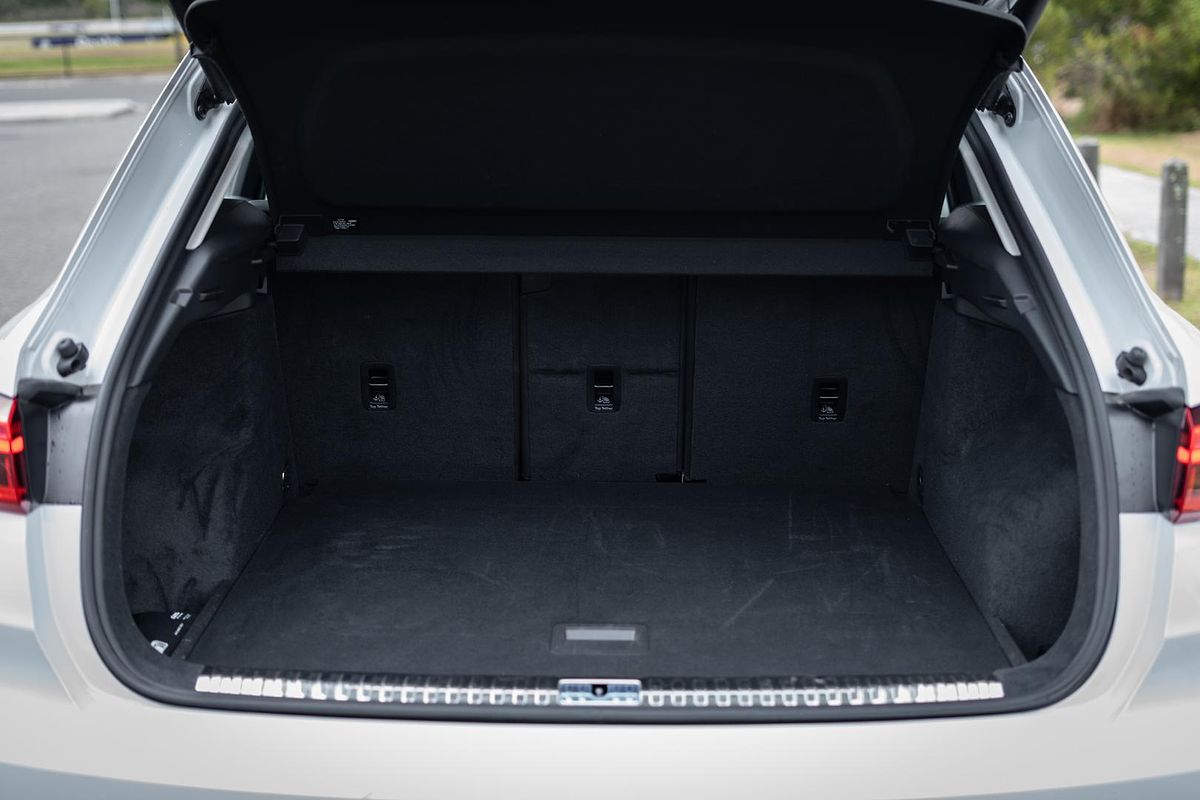 2024 Audi Q3 35 TFSI Dynamic Black F3