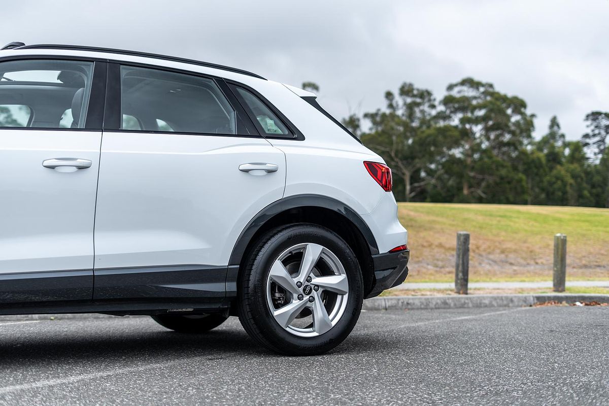 2024 Audi Q3 35 TFSI Dynamic Black F3