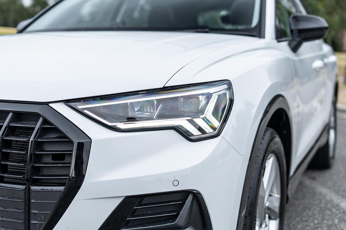 2024 Audi Q3 35 TFSI Dynamic Black F3