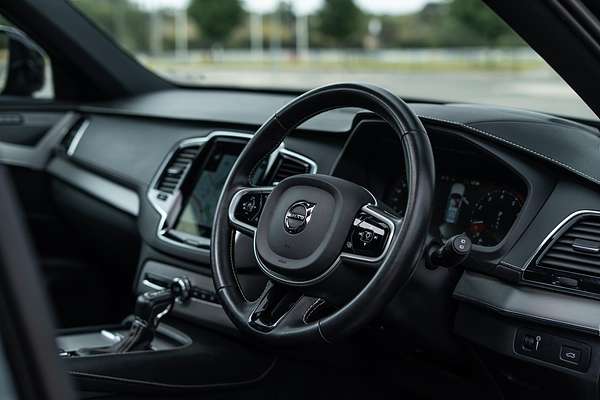 2020 Volvo XC90 T6 R-Design