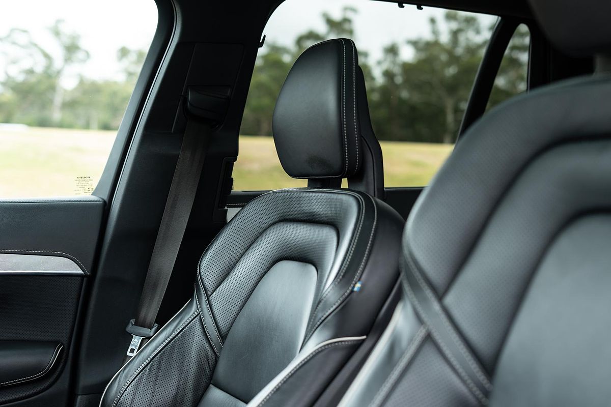 2020 Volvo XC90 T6 R-Design