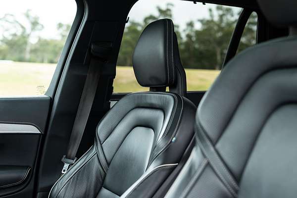 2020 Volvo XC90 T6 R-Design