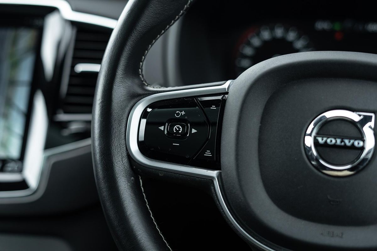 2020 Volvo XC90 T6 R-Design