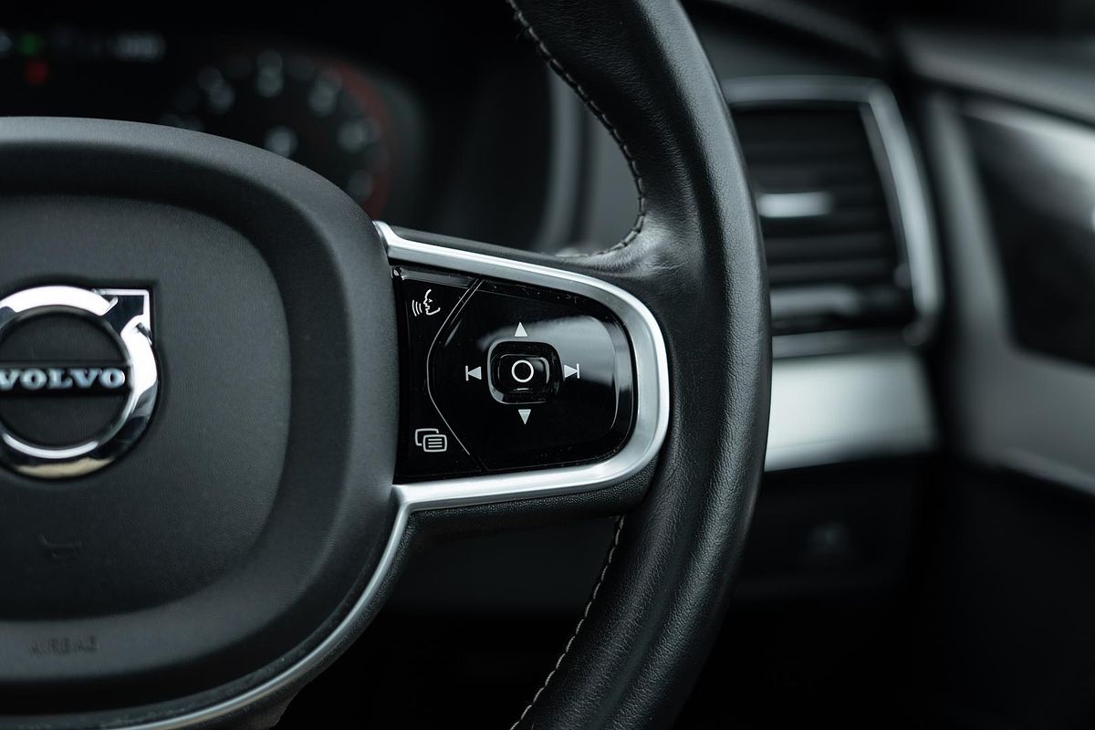2020 Volvo XC90 T6 R-Design