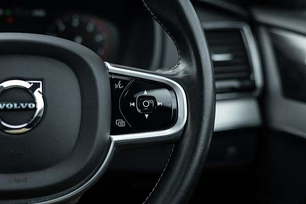 2020 Volvo XC90 T6 R-Design