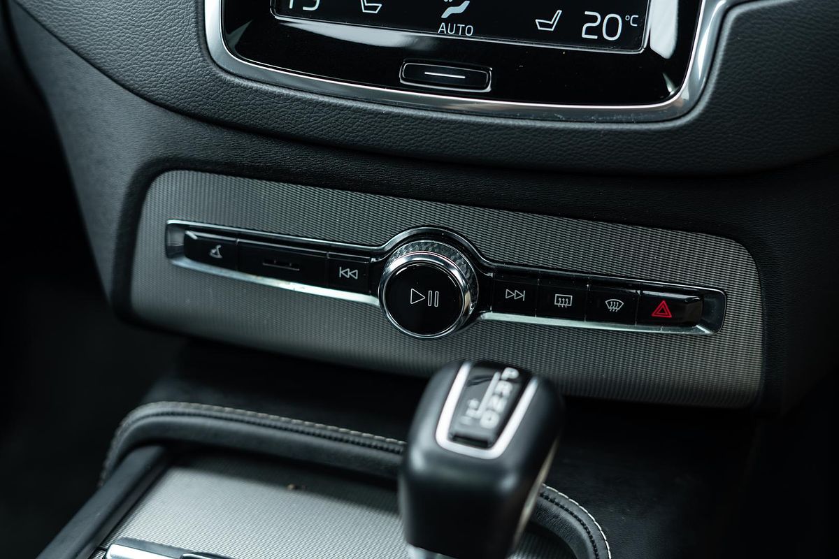 2020 Volvo XC90 T6 R-Design