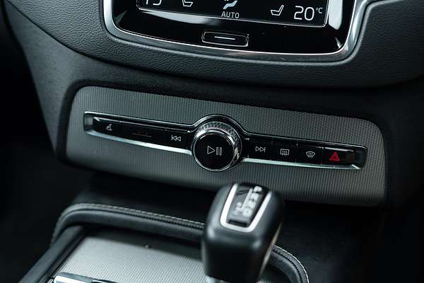 2020 Volvo XC90 T6 R-Design